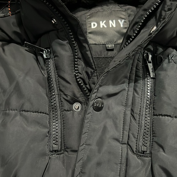 Boys DKNY puffer winter jacket black warm coat size 7 preloved - Picture 10 of 10